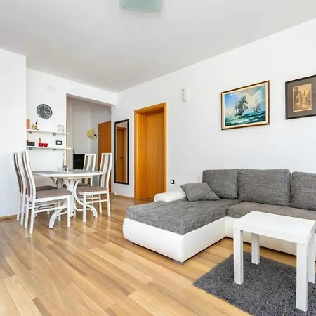 Apartment Near In Vantacici-insel Krk 55367 *